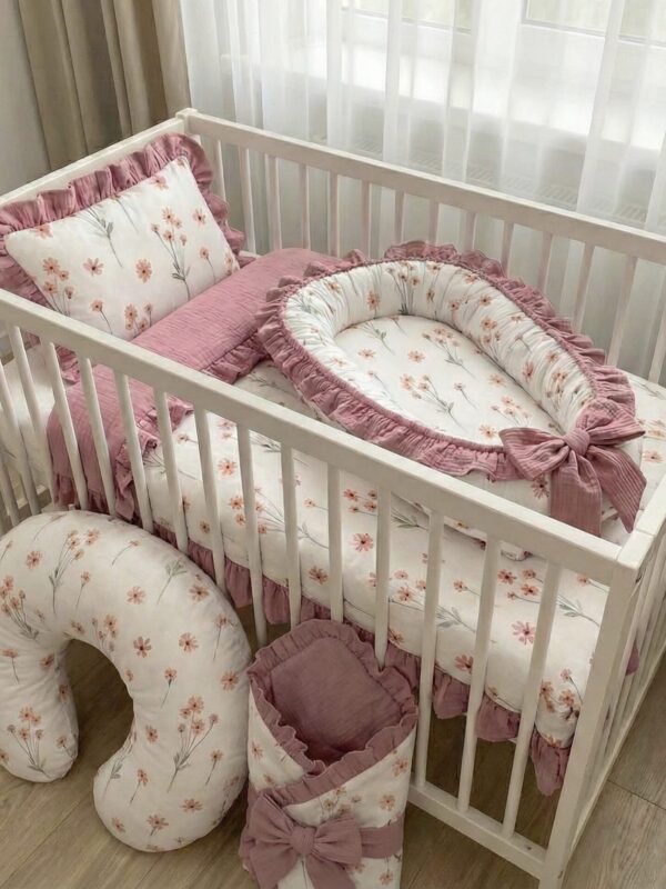 Uroczy ogród kwiatowy z muślinem - wybór elementów